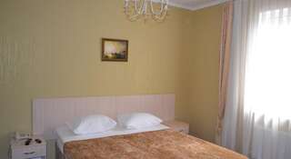 Гостиница Ливерпуль Курганинск Стандартный двухместный номер с 1 кроватью или 2 отдельными кроватями-1