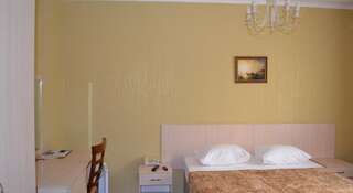 Гостиница Ливерпуль Курганинск Стандартный двухместный номер с 1 кроватью или 2 отдельными кроватями-6